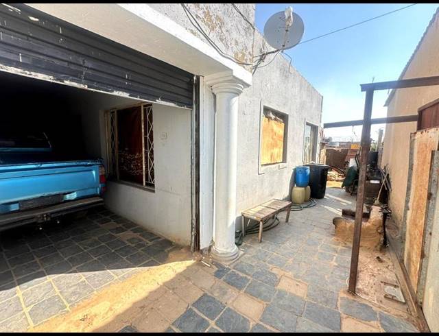 4 BEDROOM HOUSE FOR SALE IN KAGISO
